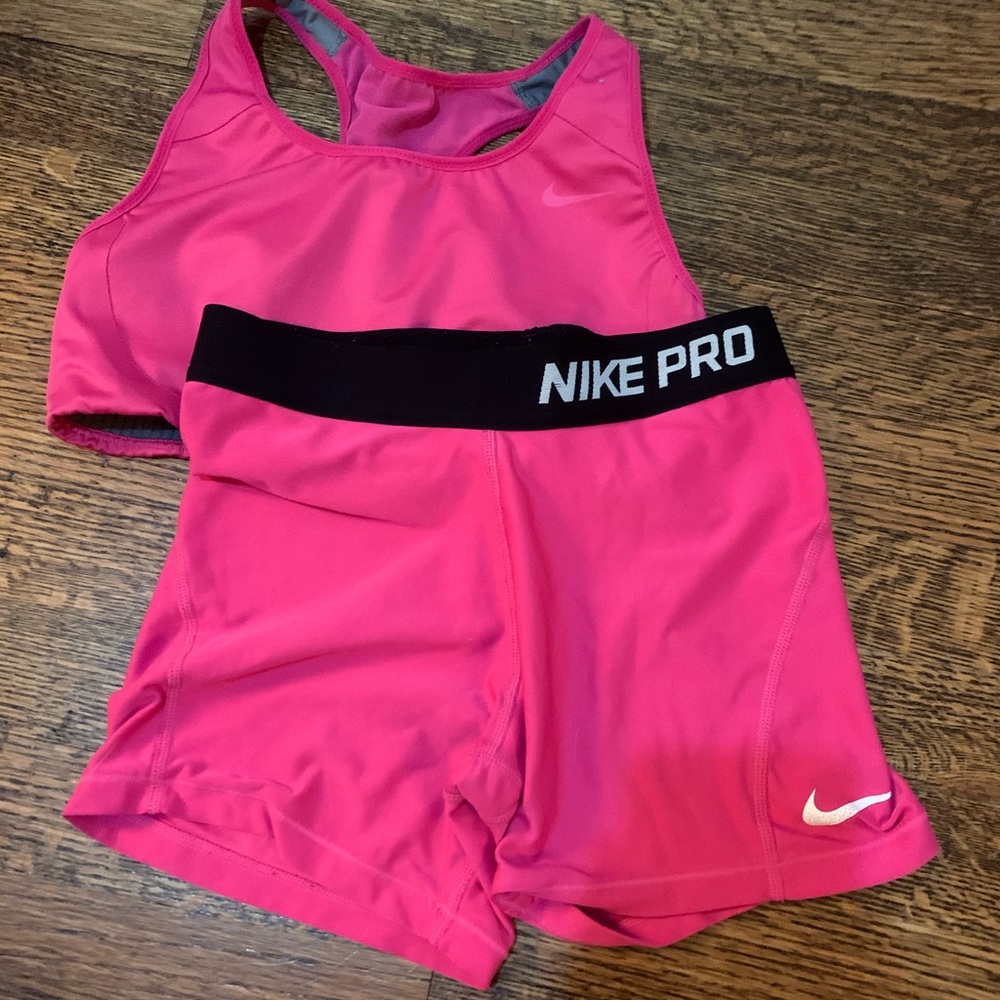 hit pink nike sports bra and spandex
